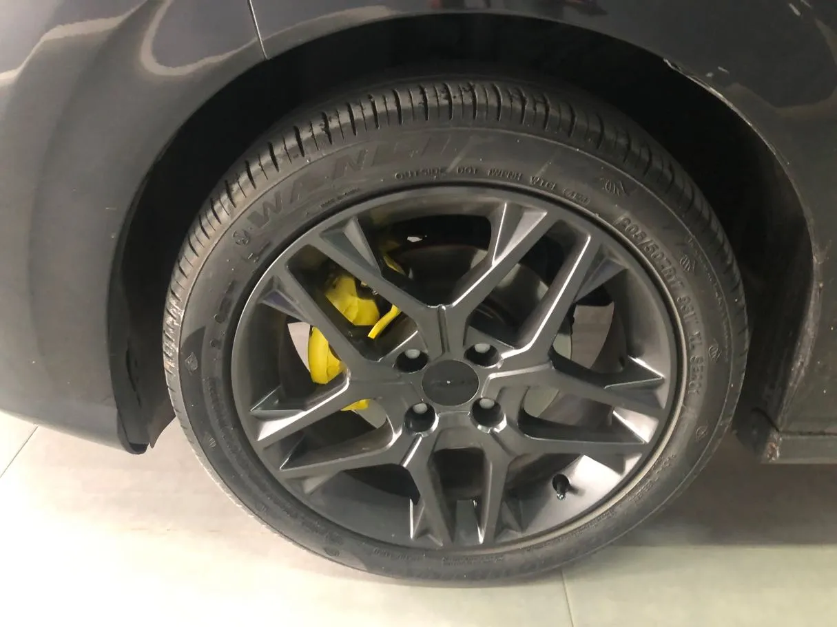 Car image 10