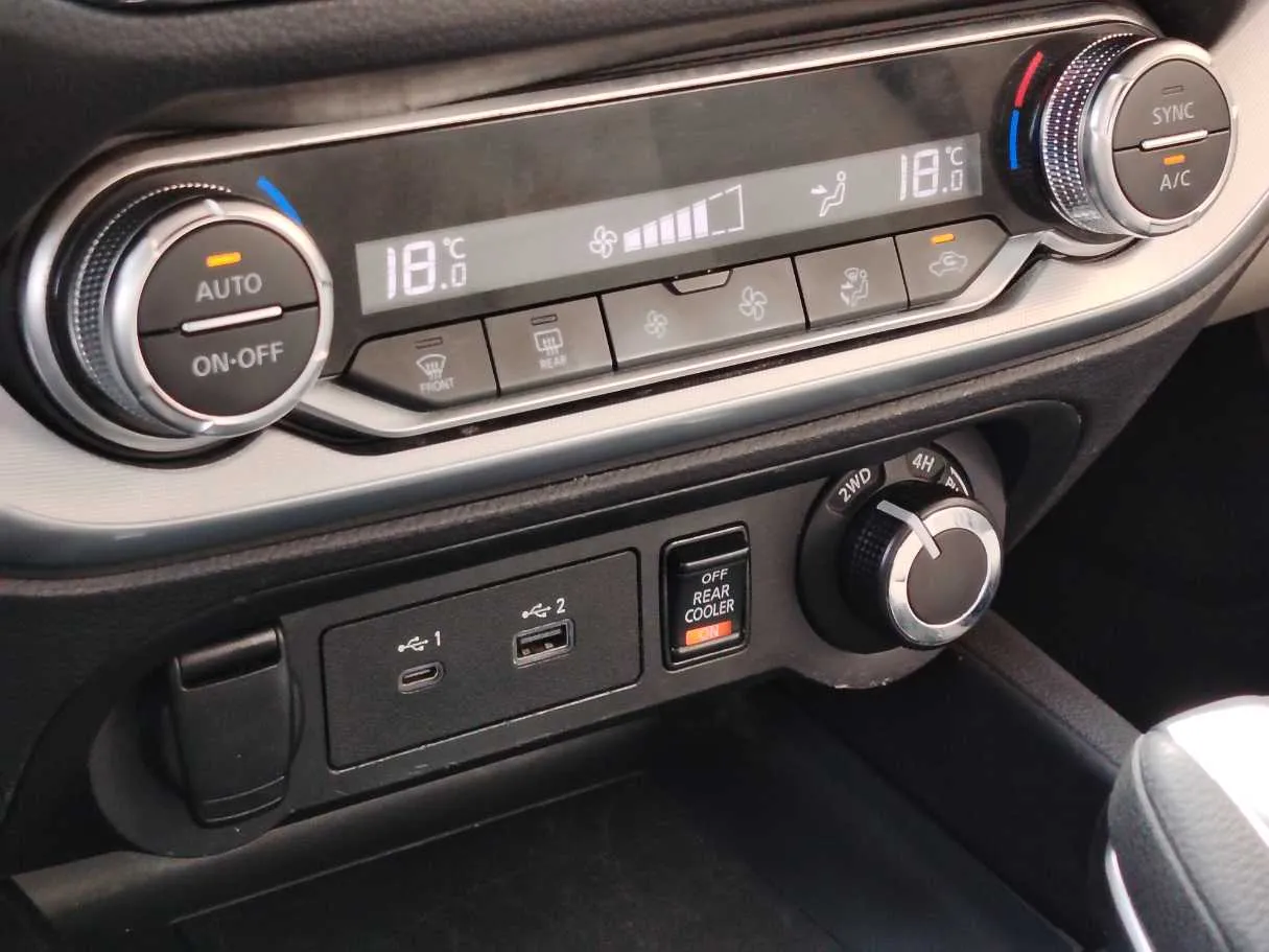 Car image 27