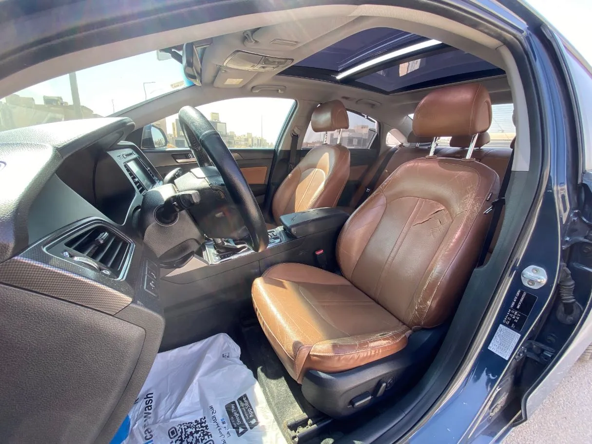 Car image 11