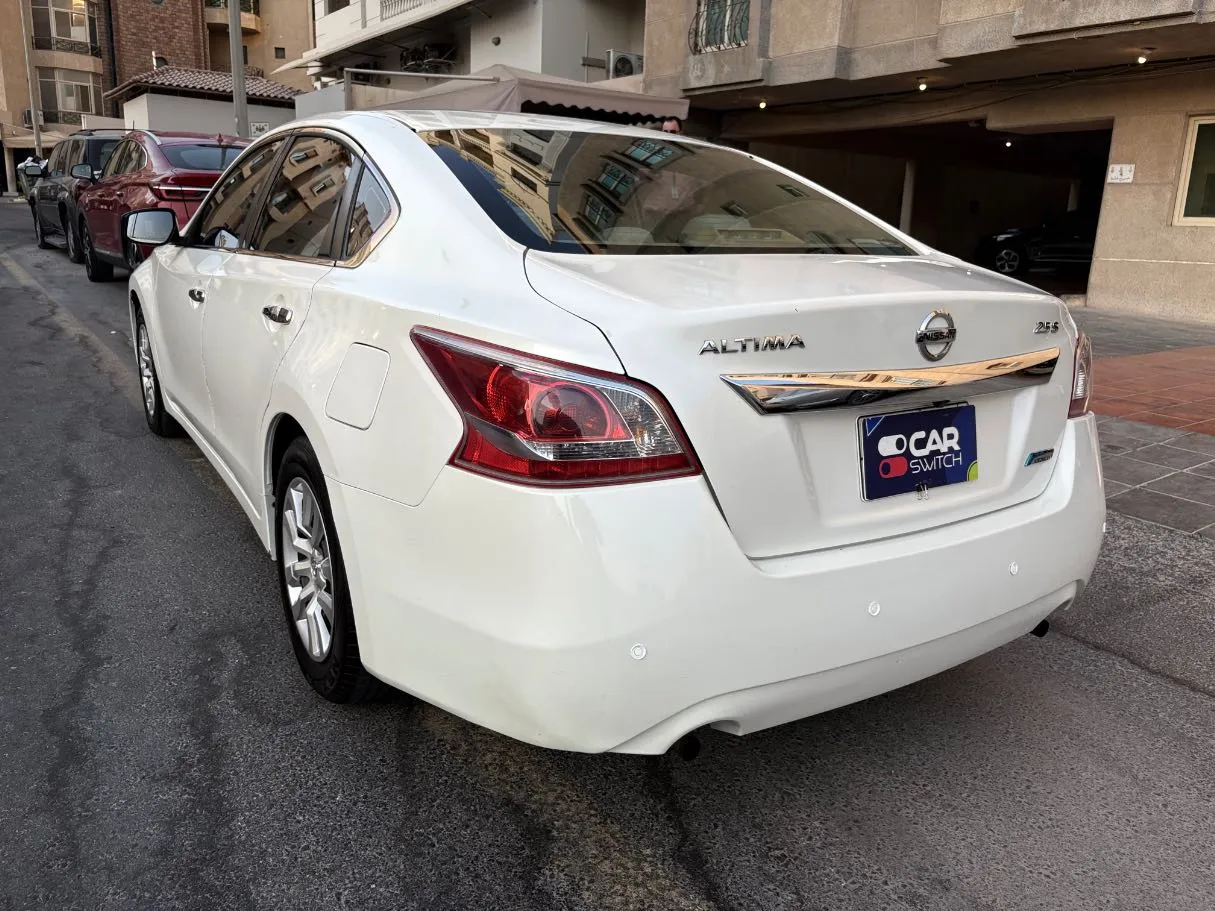 Car image 7