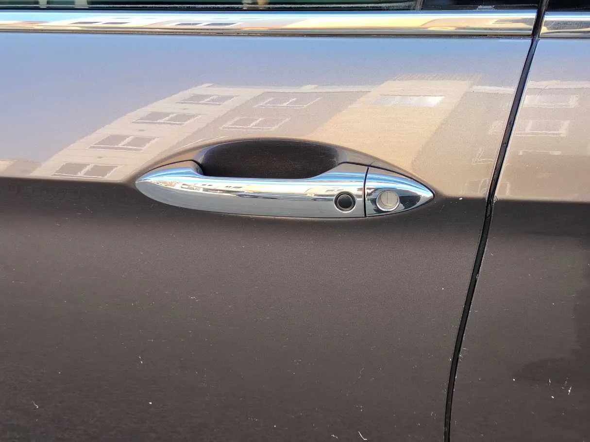 Car image 35