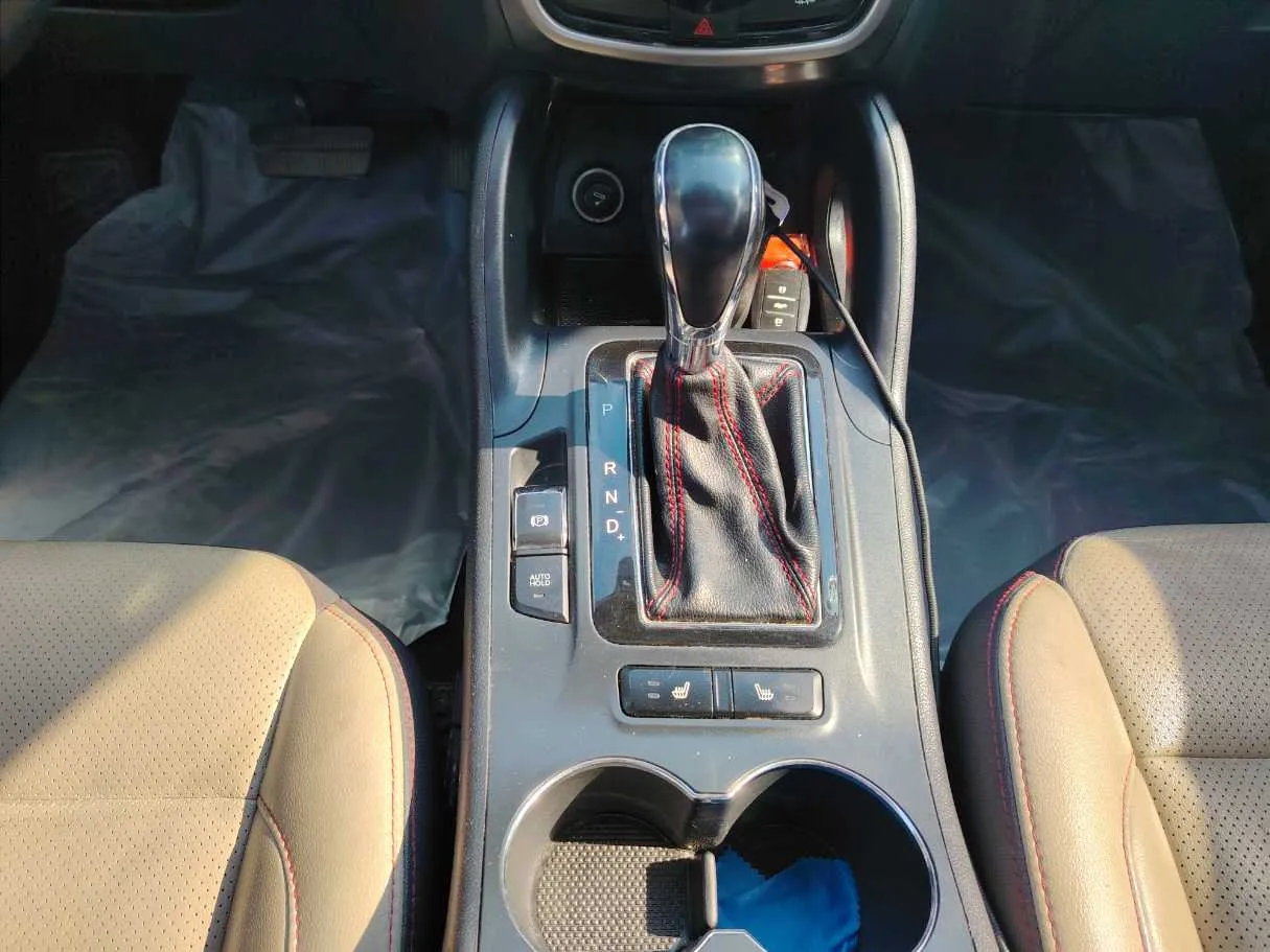 Car image 14