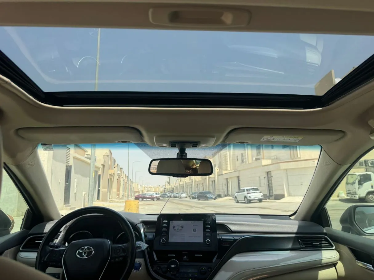 Car image 14