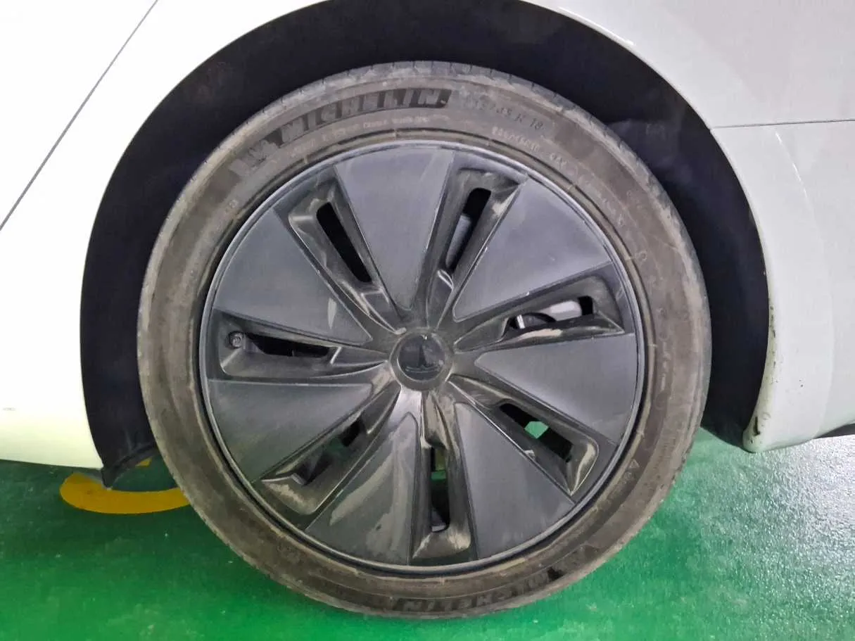Car image 7