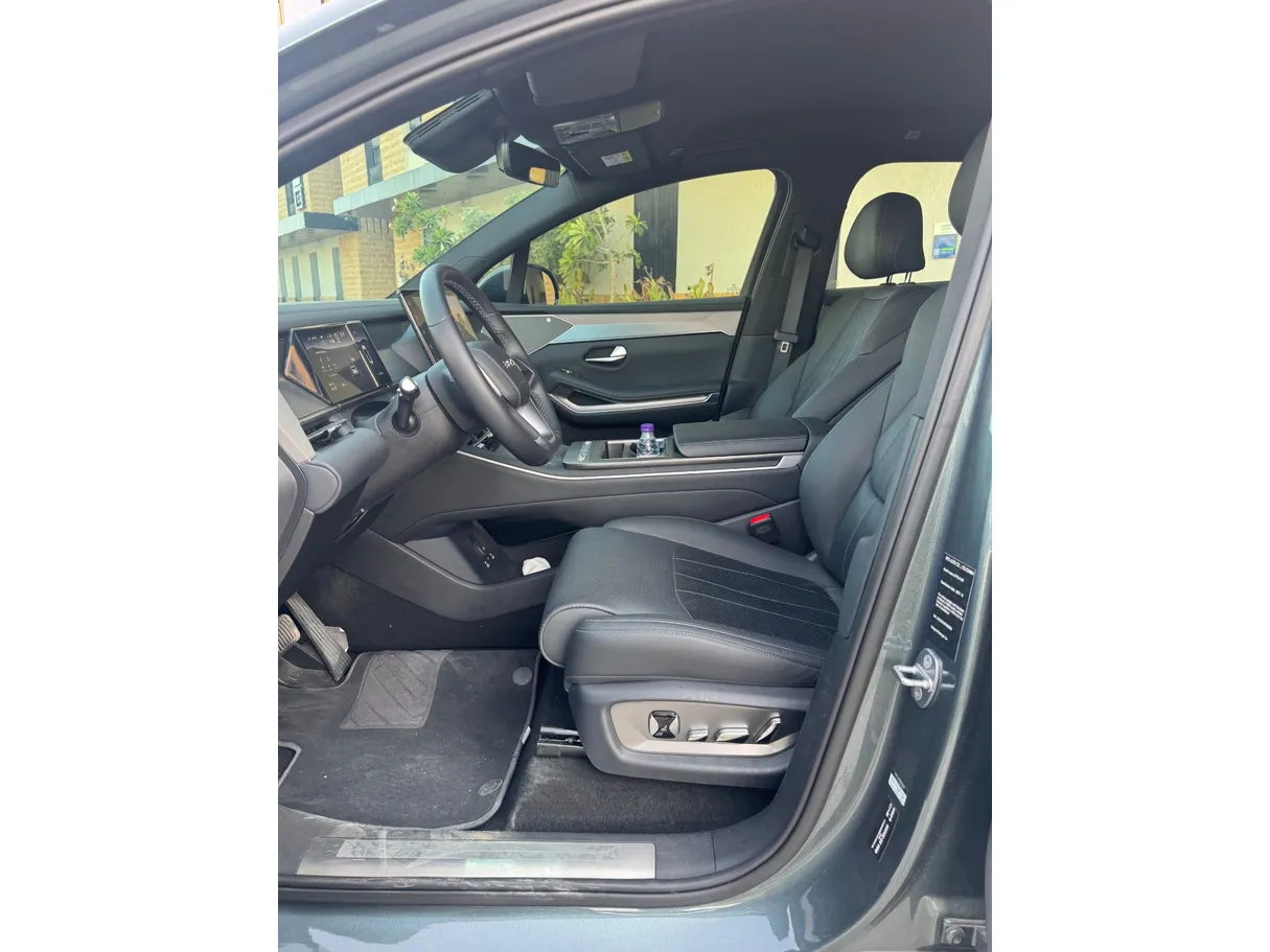 Car image 11