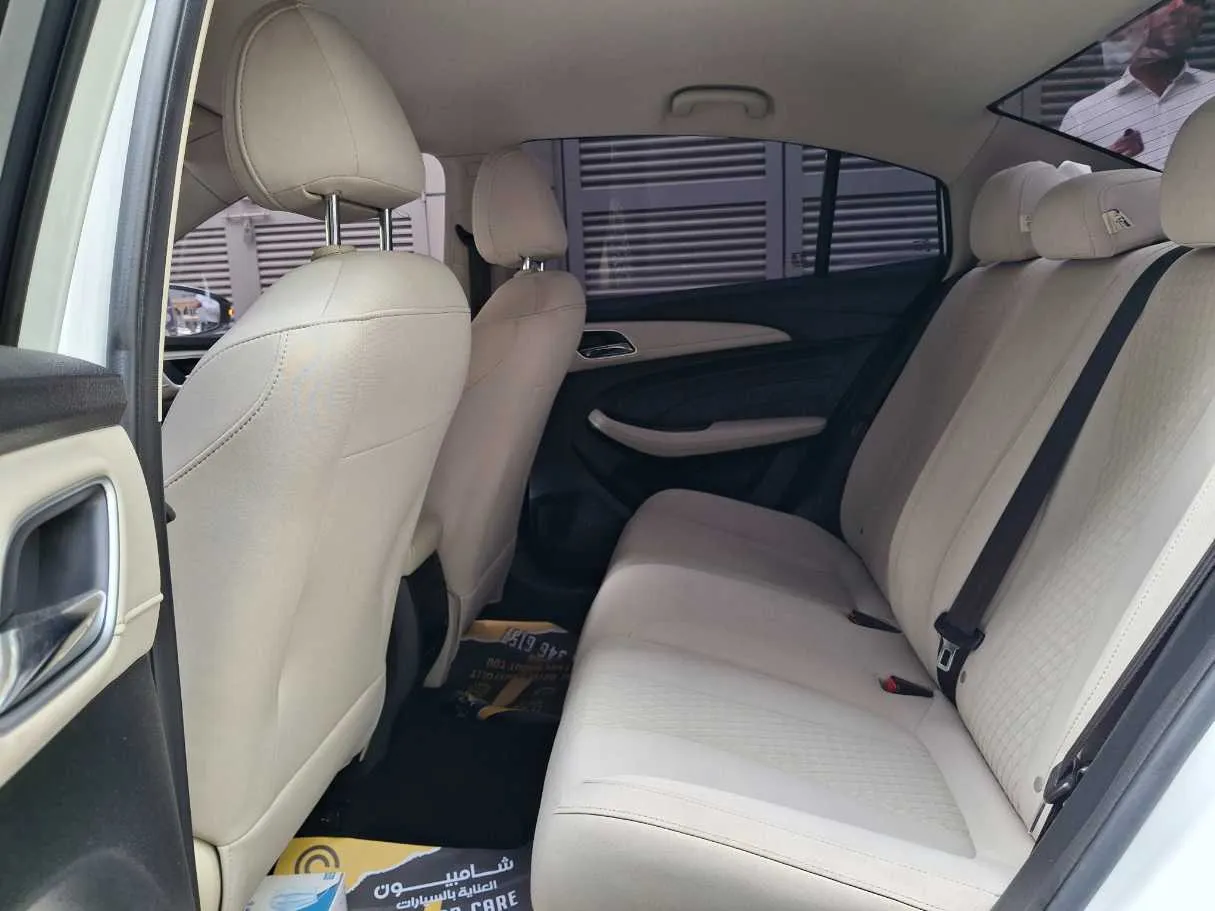 Car image 13