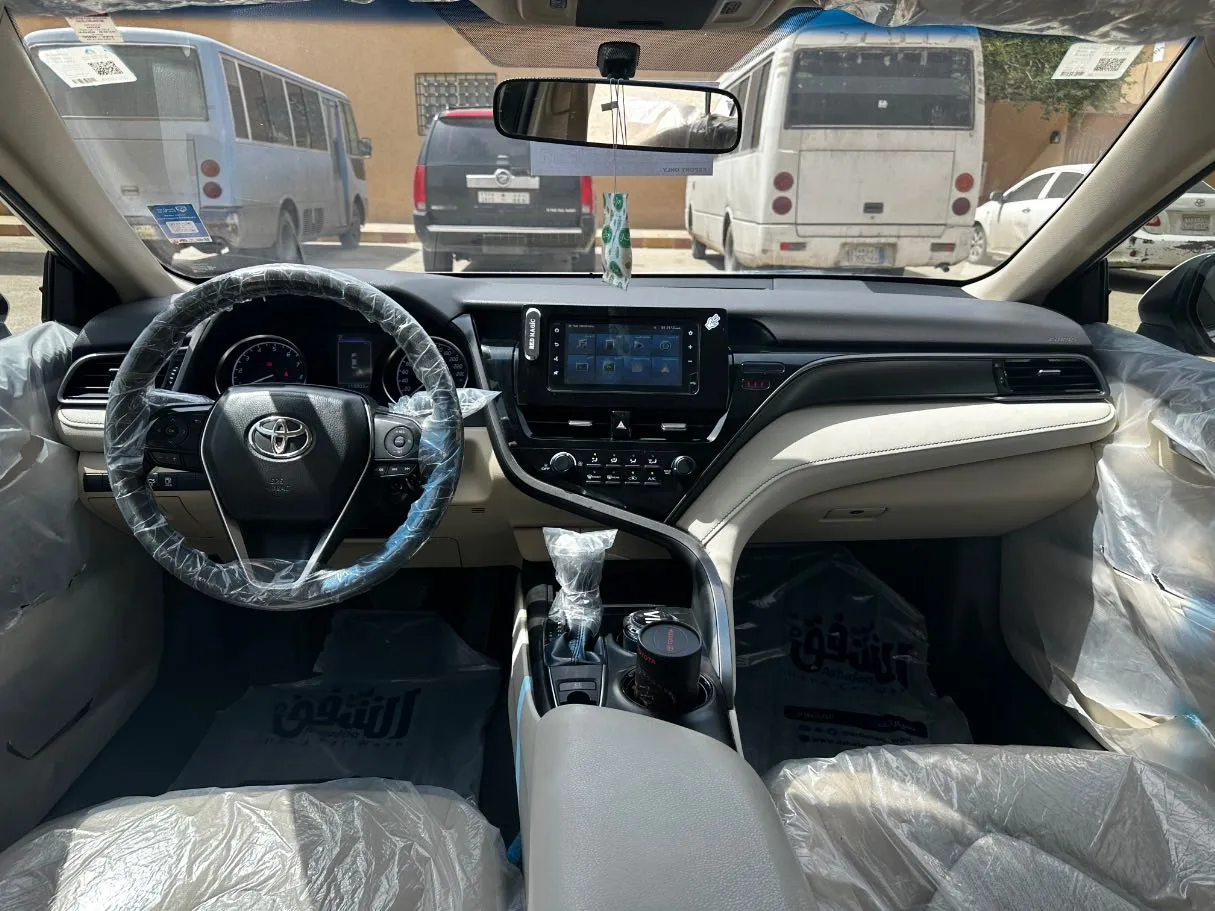 Car image 17