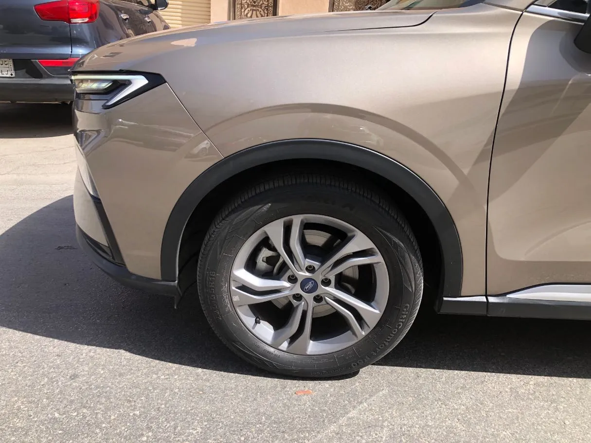 Car image 9