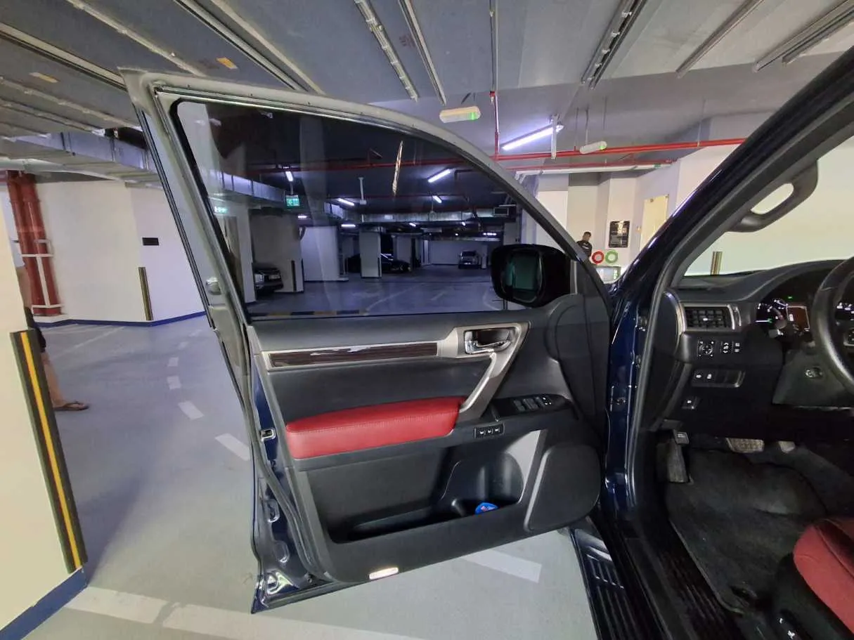 Car image 10