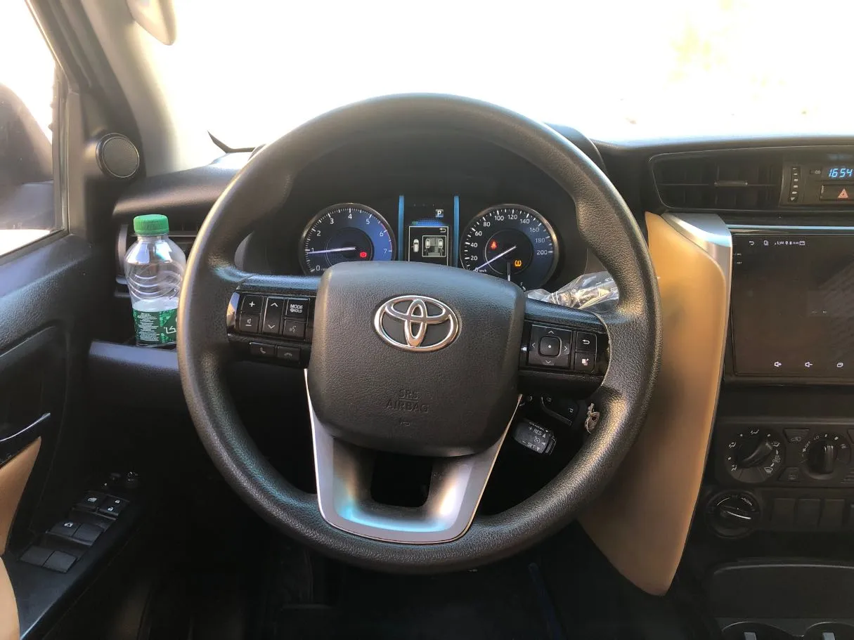 Car image 16