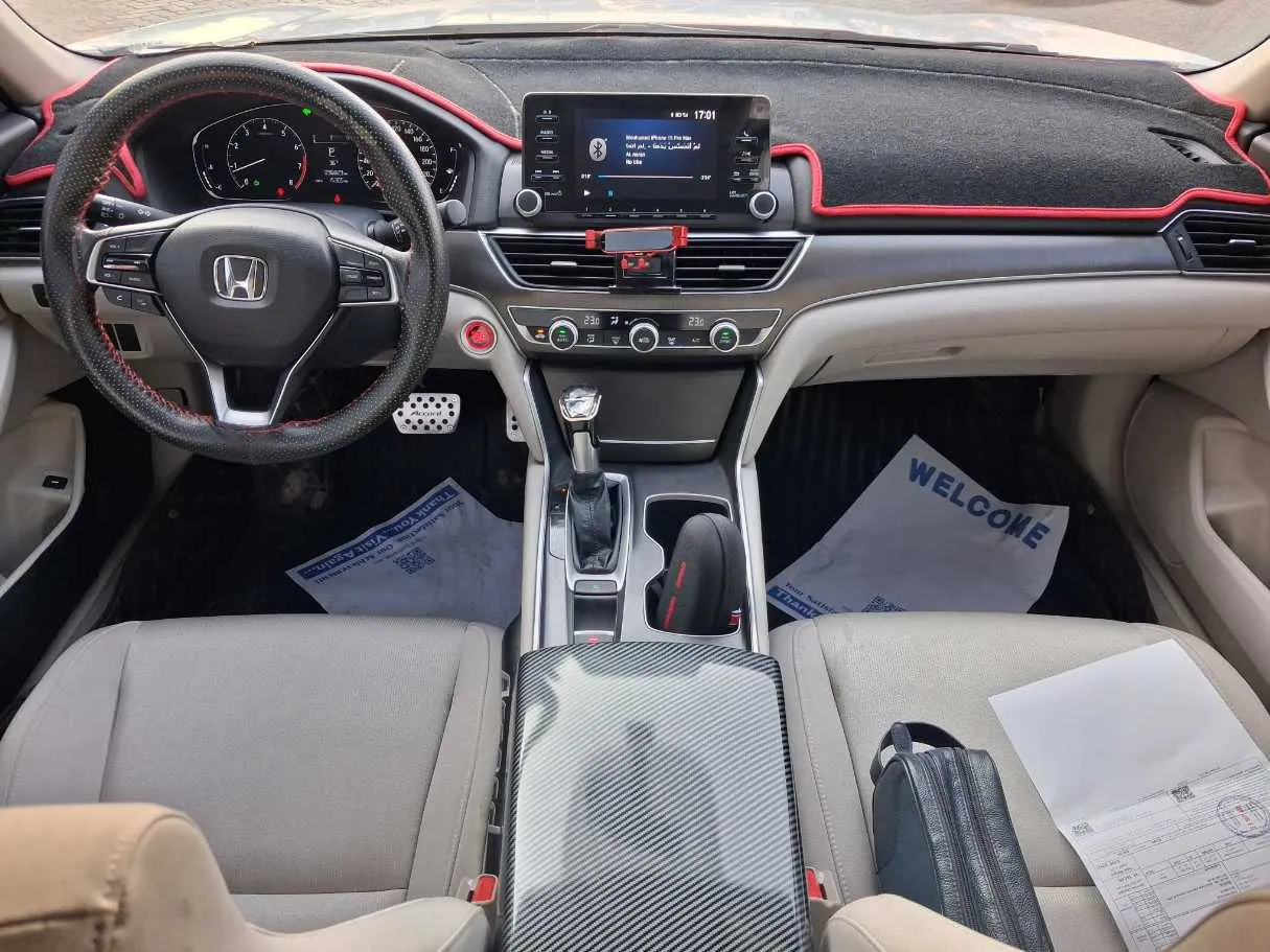 Car image 15