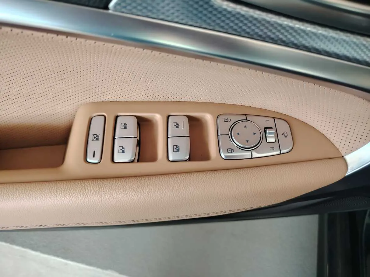 Car image 34