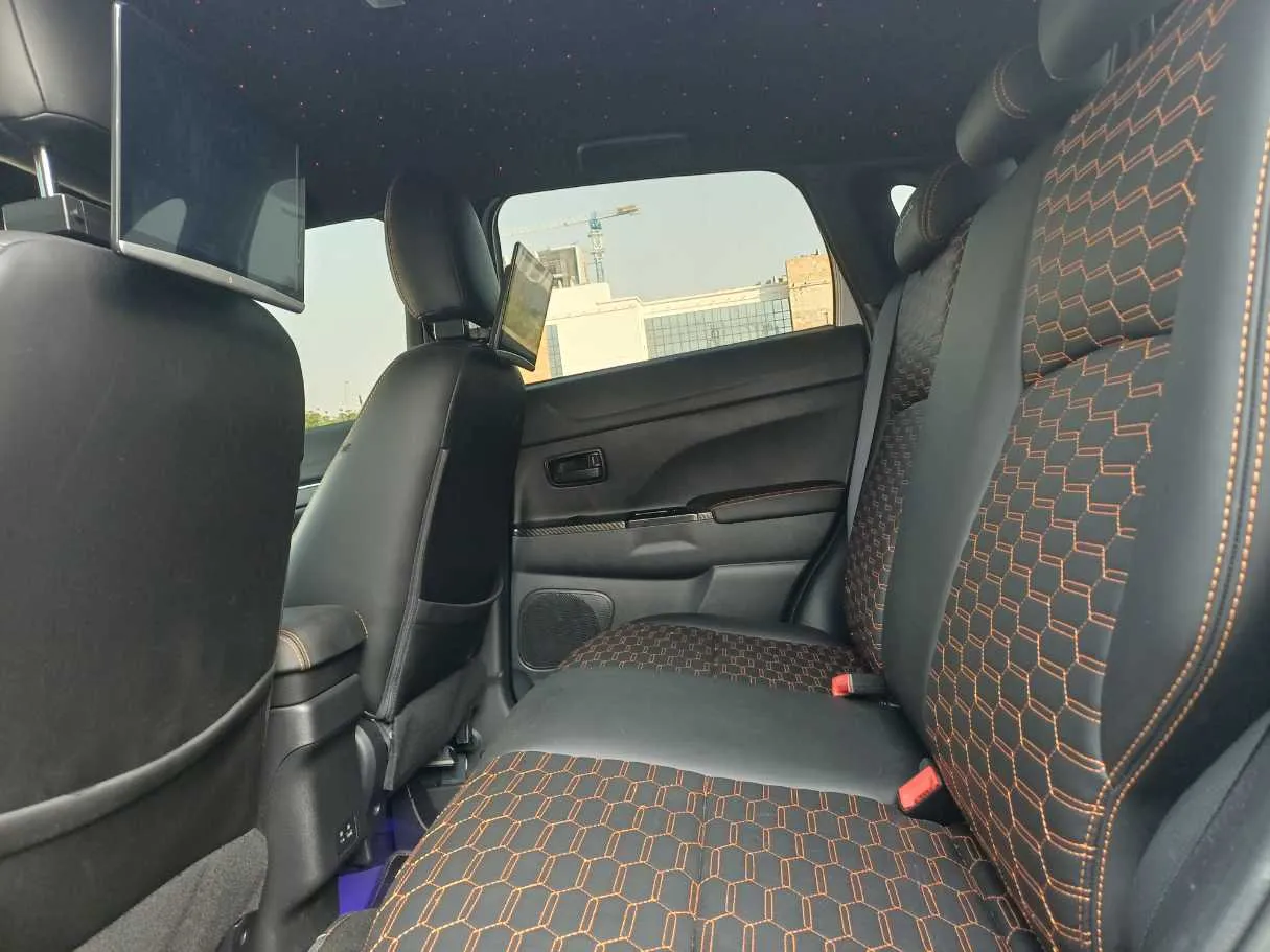 Car image 13