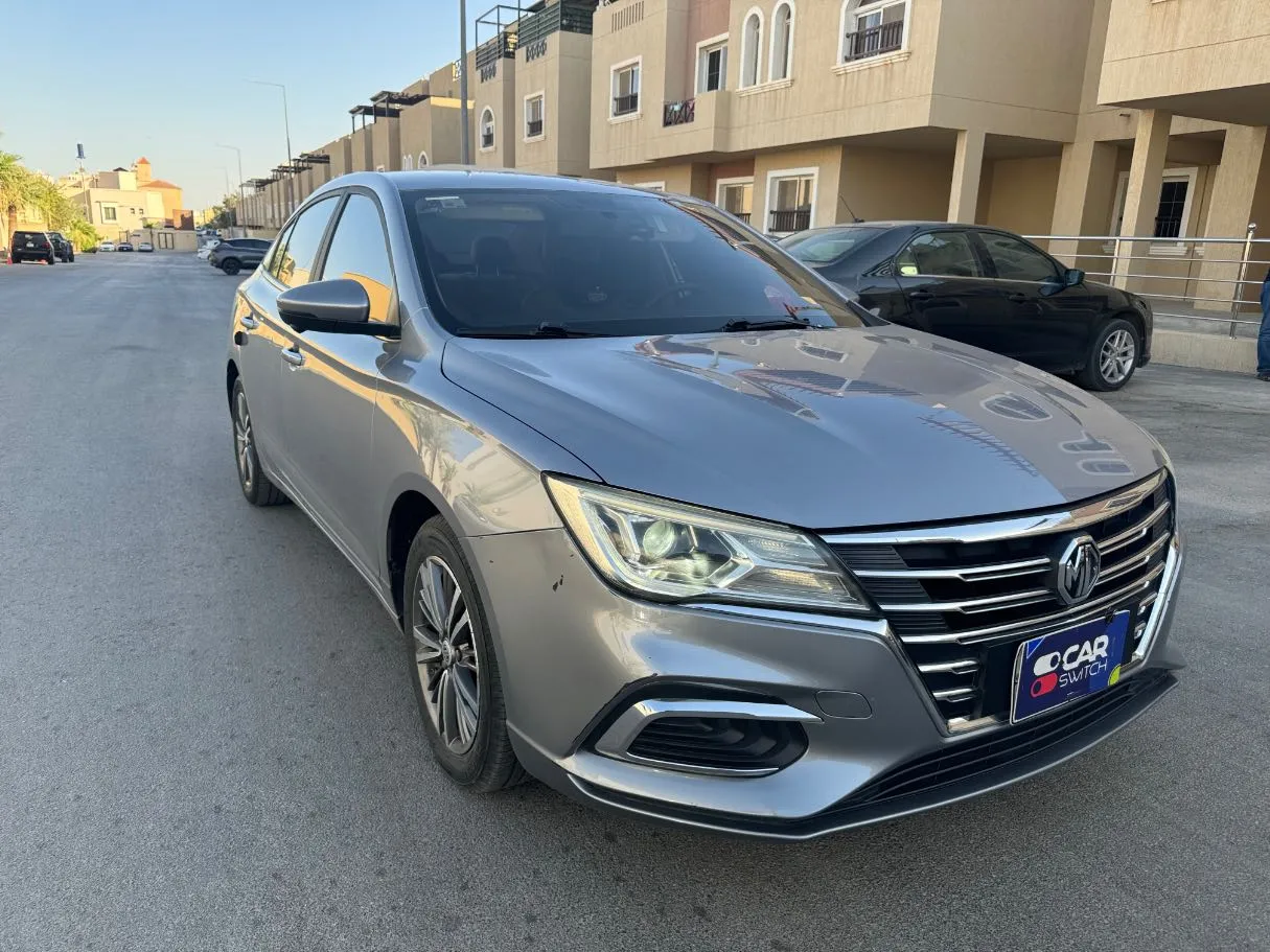Car image 3