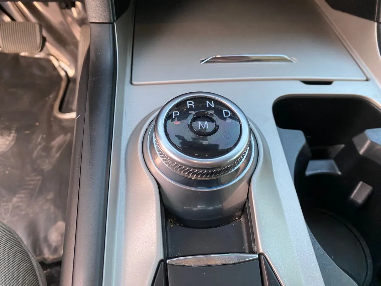 Car image 15