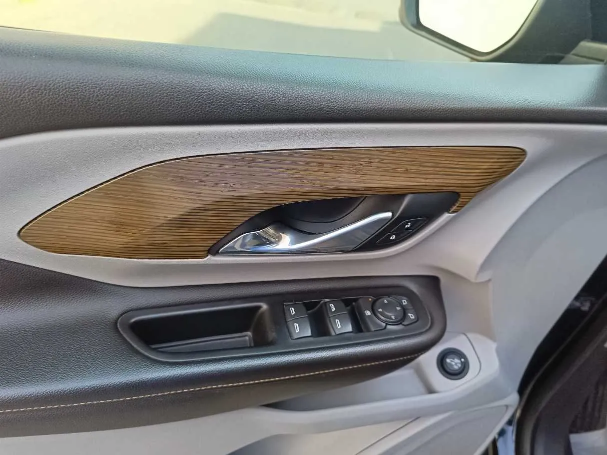 Car image 27