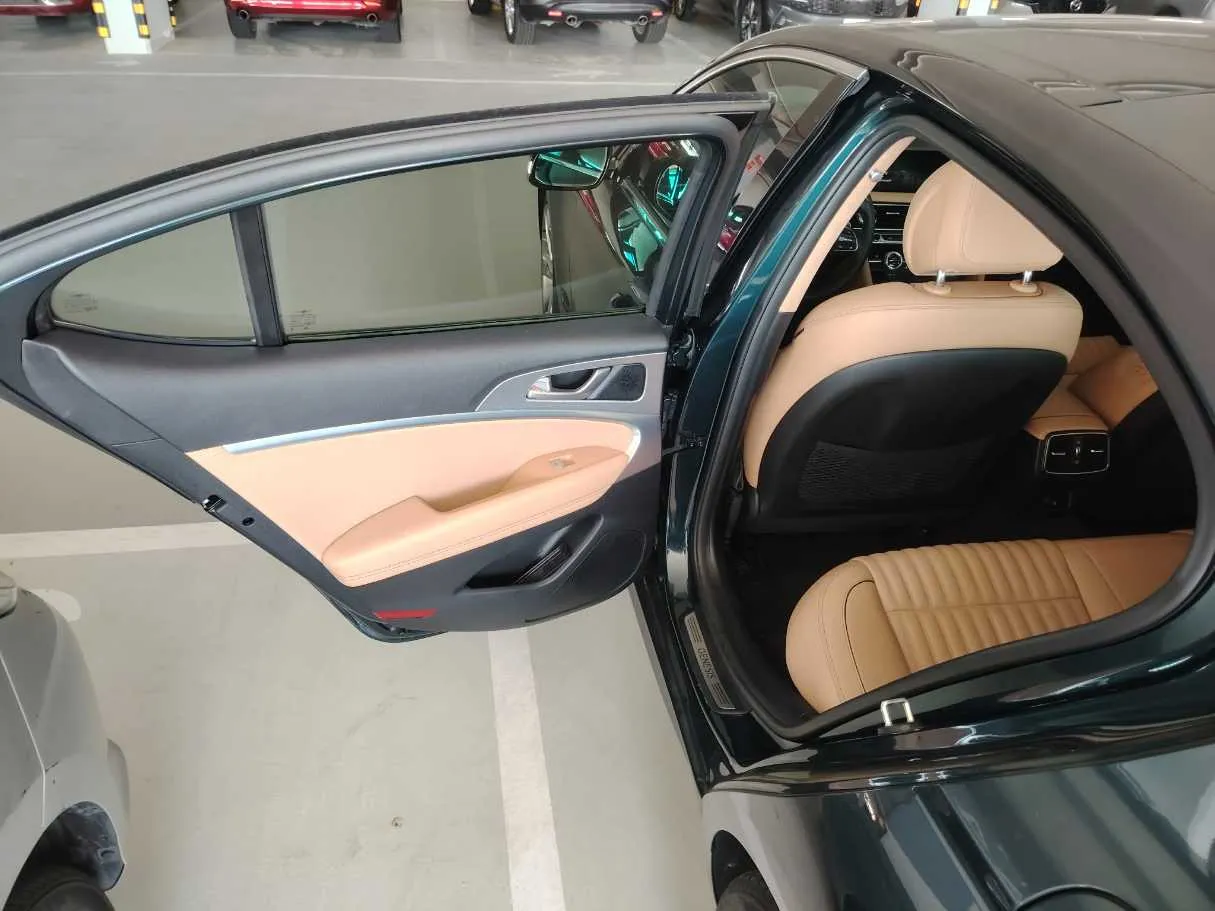 Car image 16