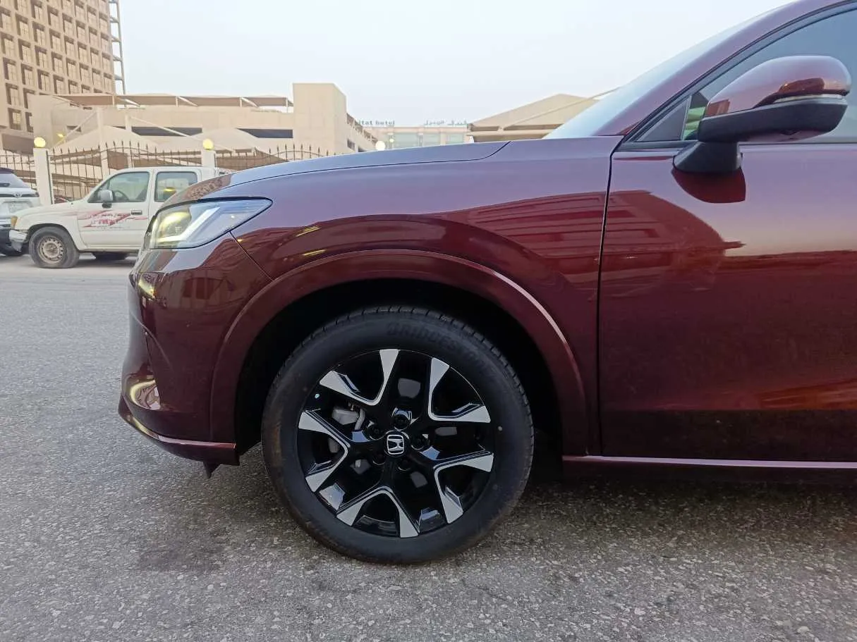 Car image 9