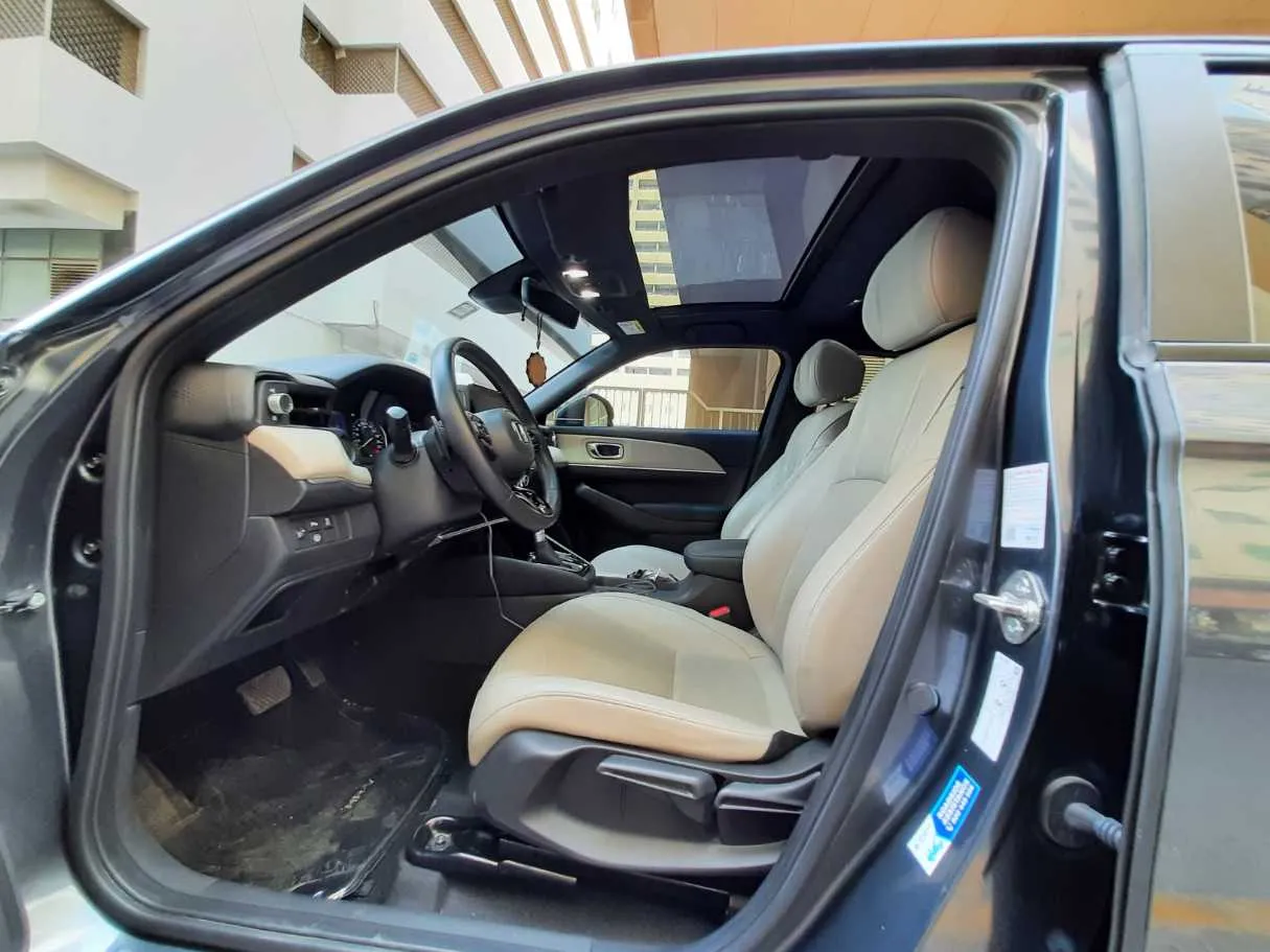 Car image 12