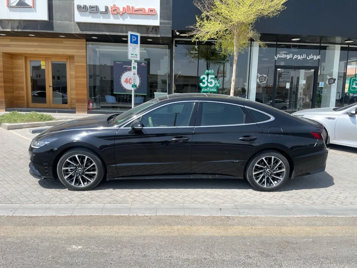 Car image 8