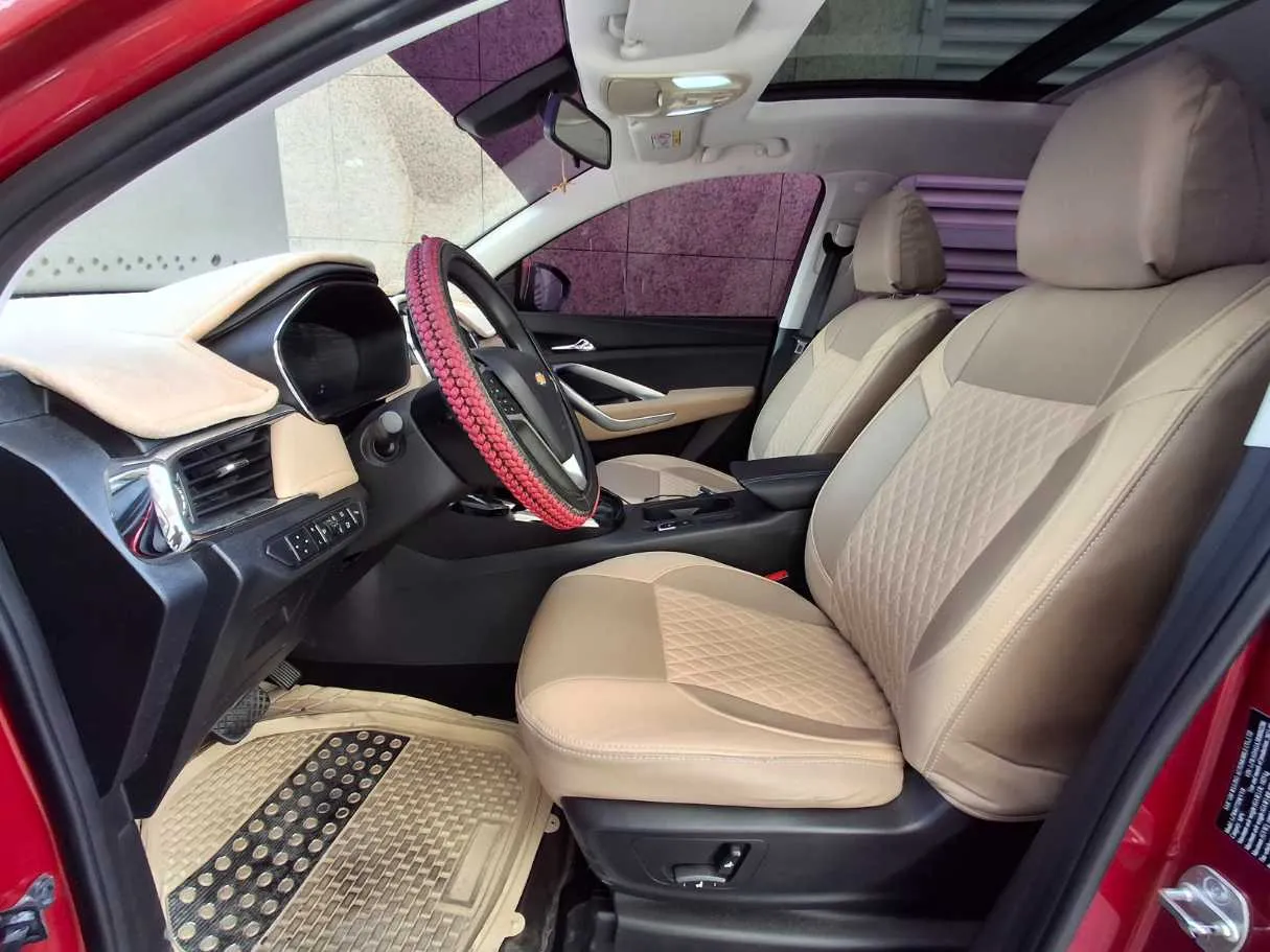 Car image 12