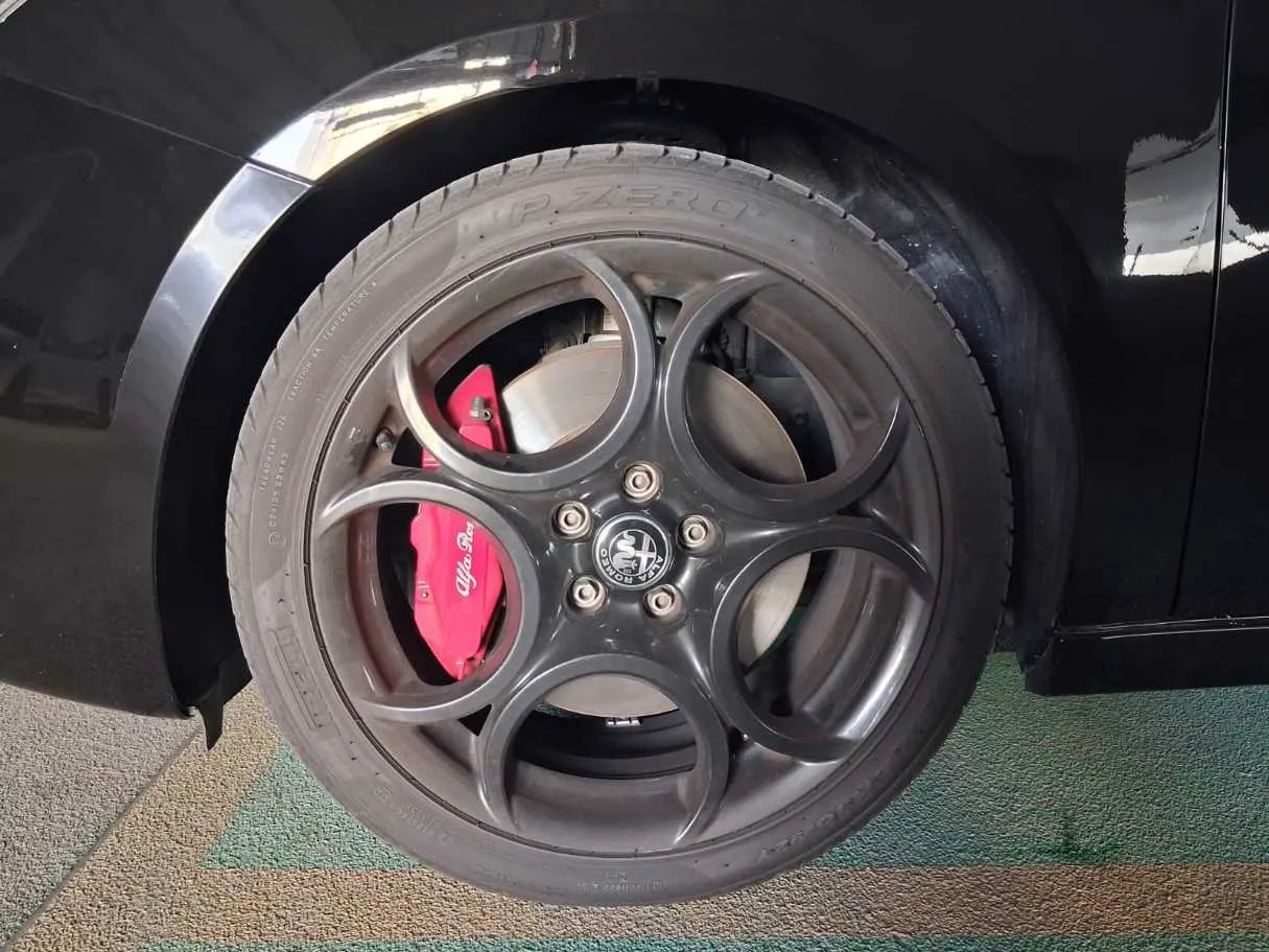 Car image 9
