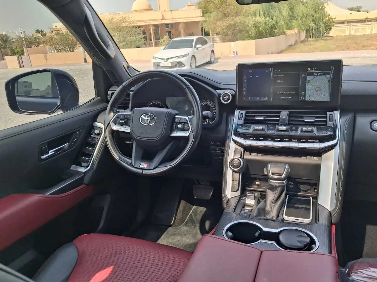 Car image 18