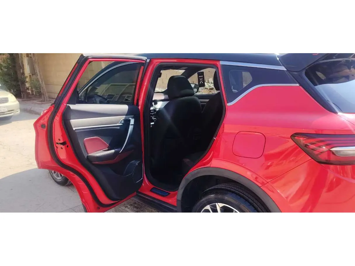 Car image 13
