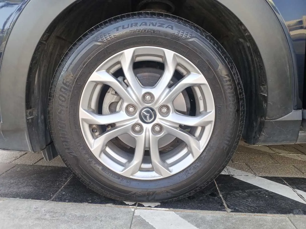 Car image 9