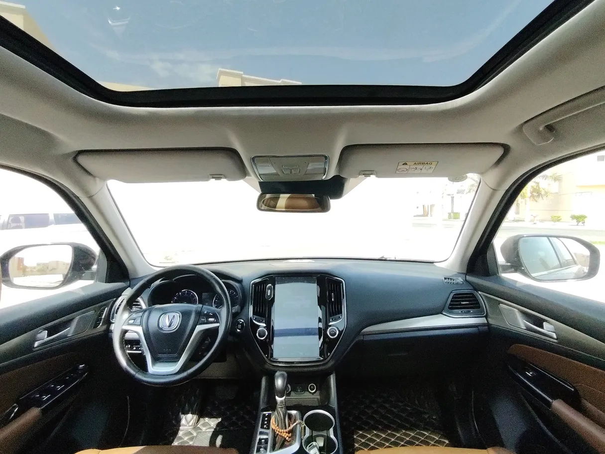 Car image 17