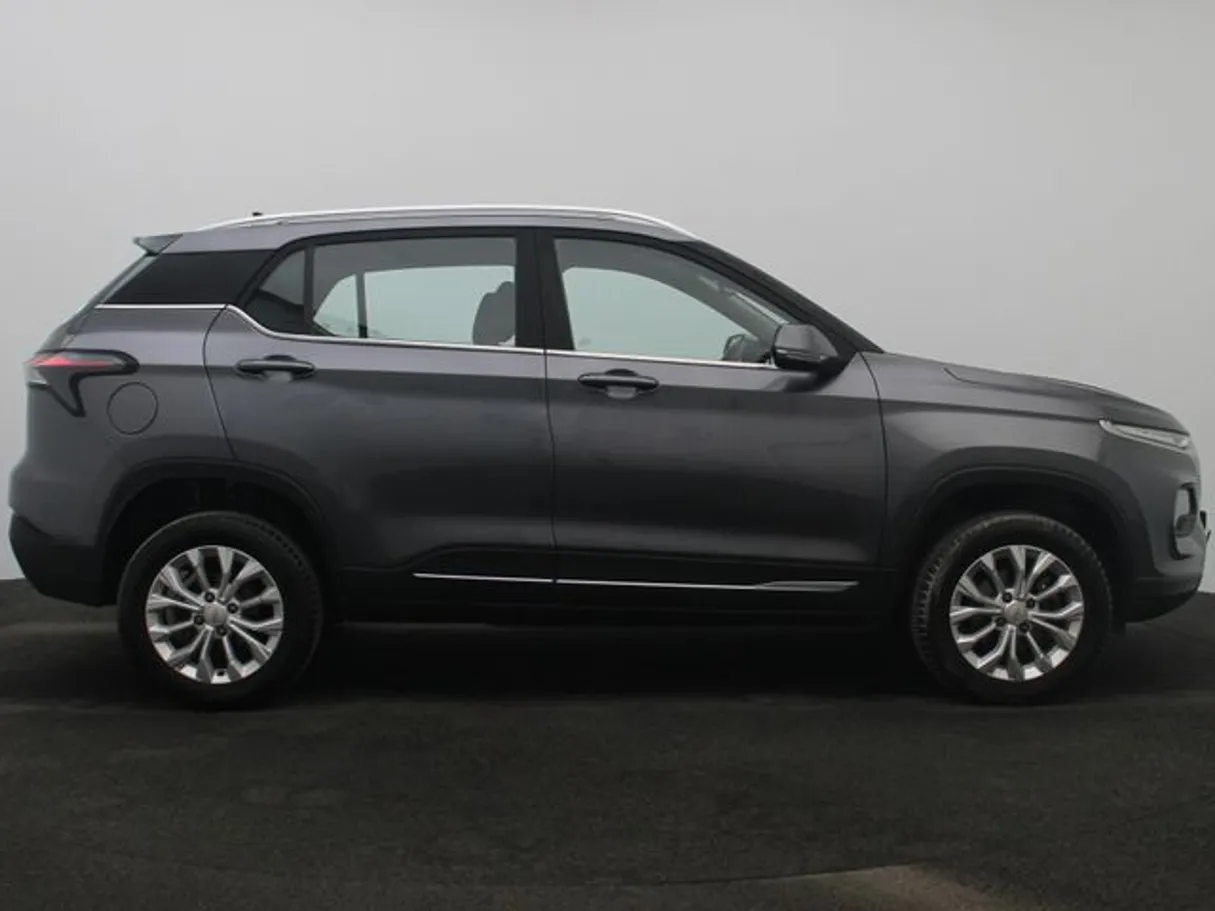 Car image 13