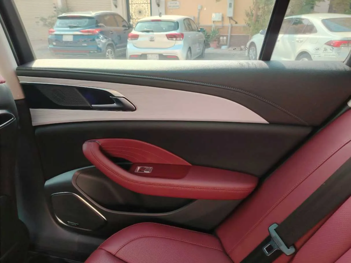 Car image 43