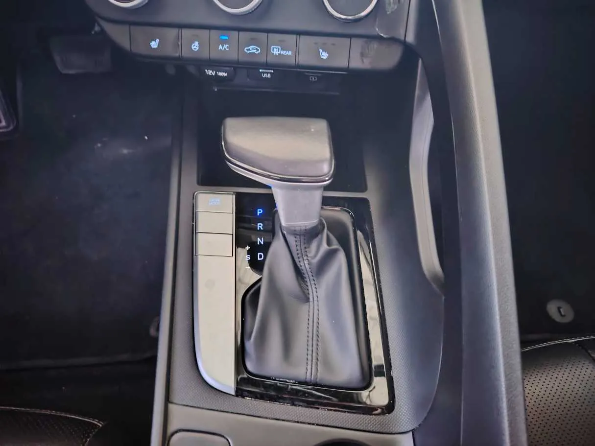 Car image 19