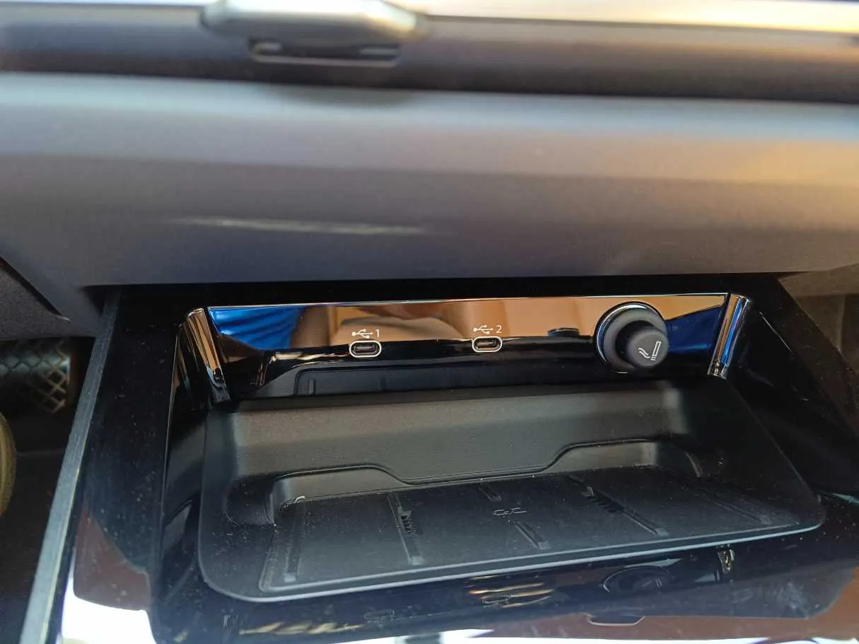Car image 32