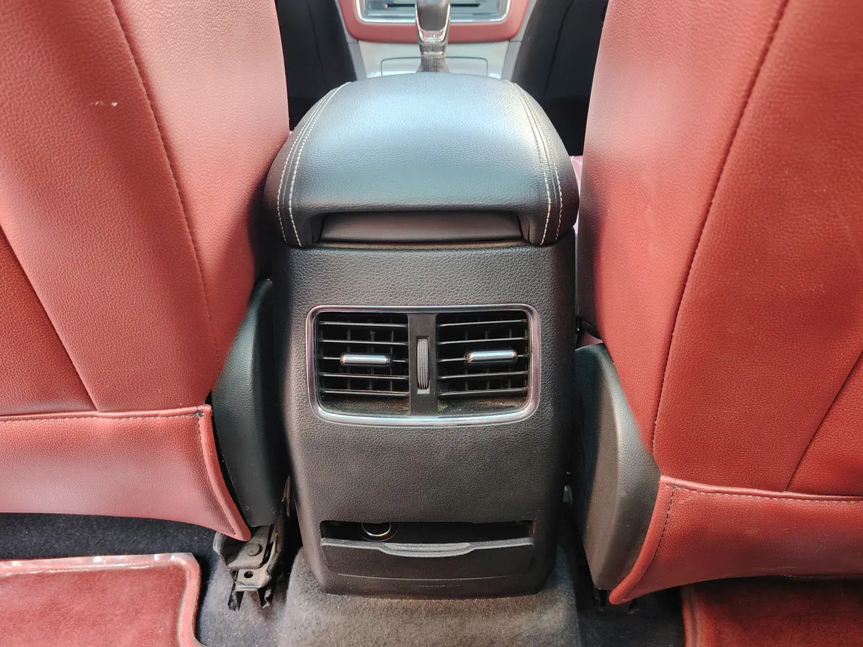 Car image 29