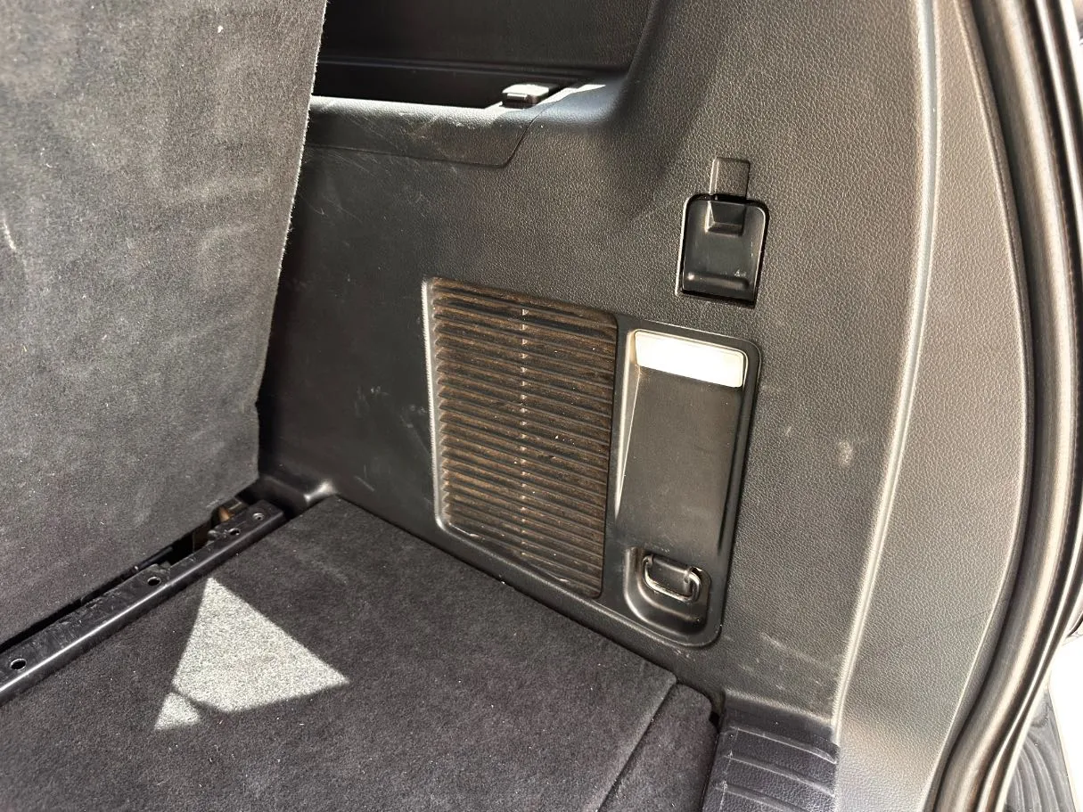 Car image 27