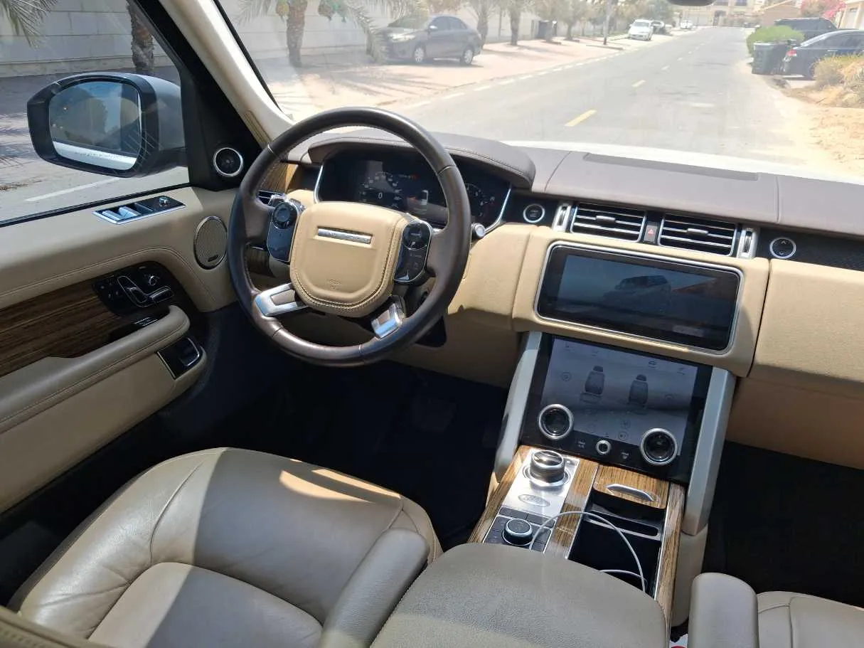 Car image 17