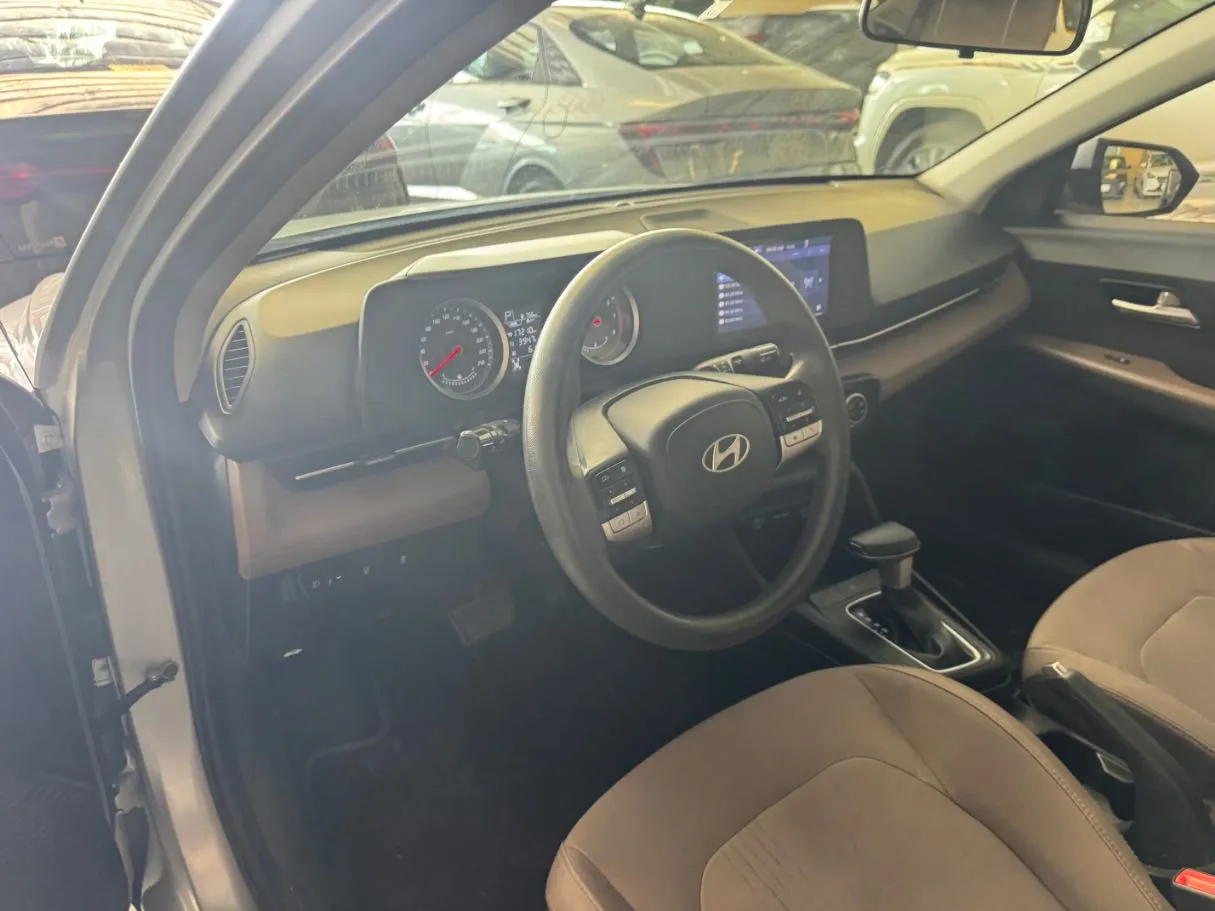 Car image 13