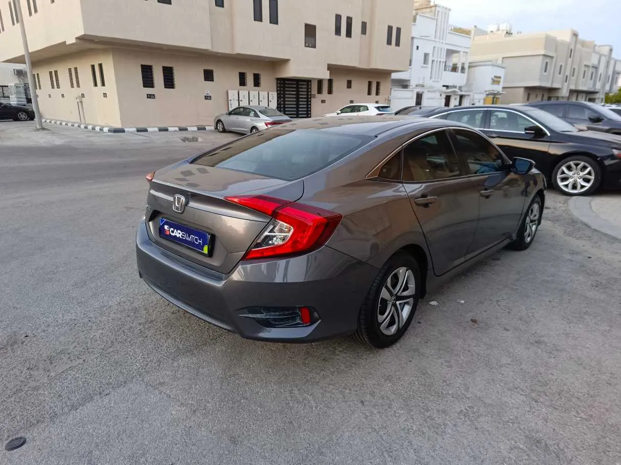 Car image 5