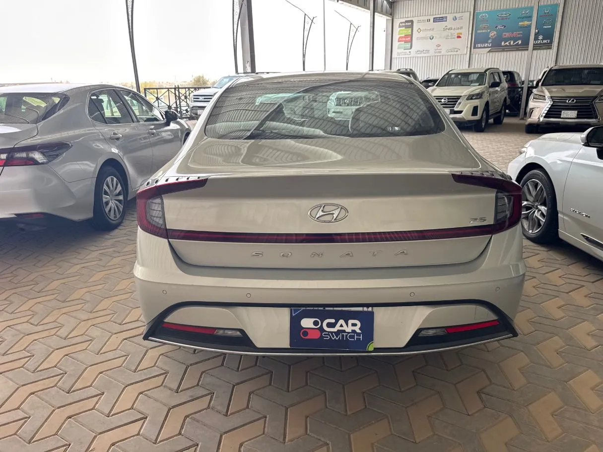 Car image 5
