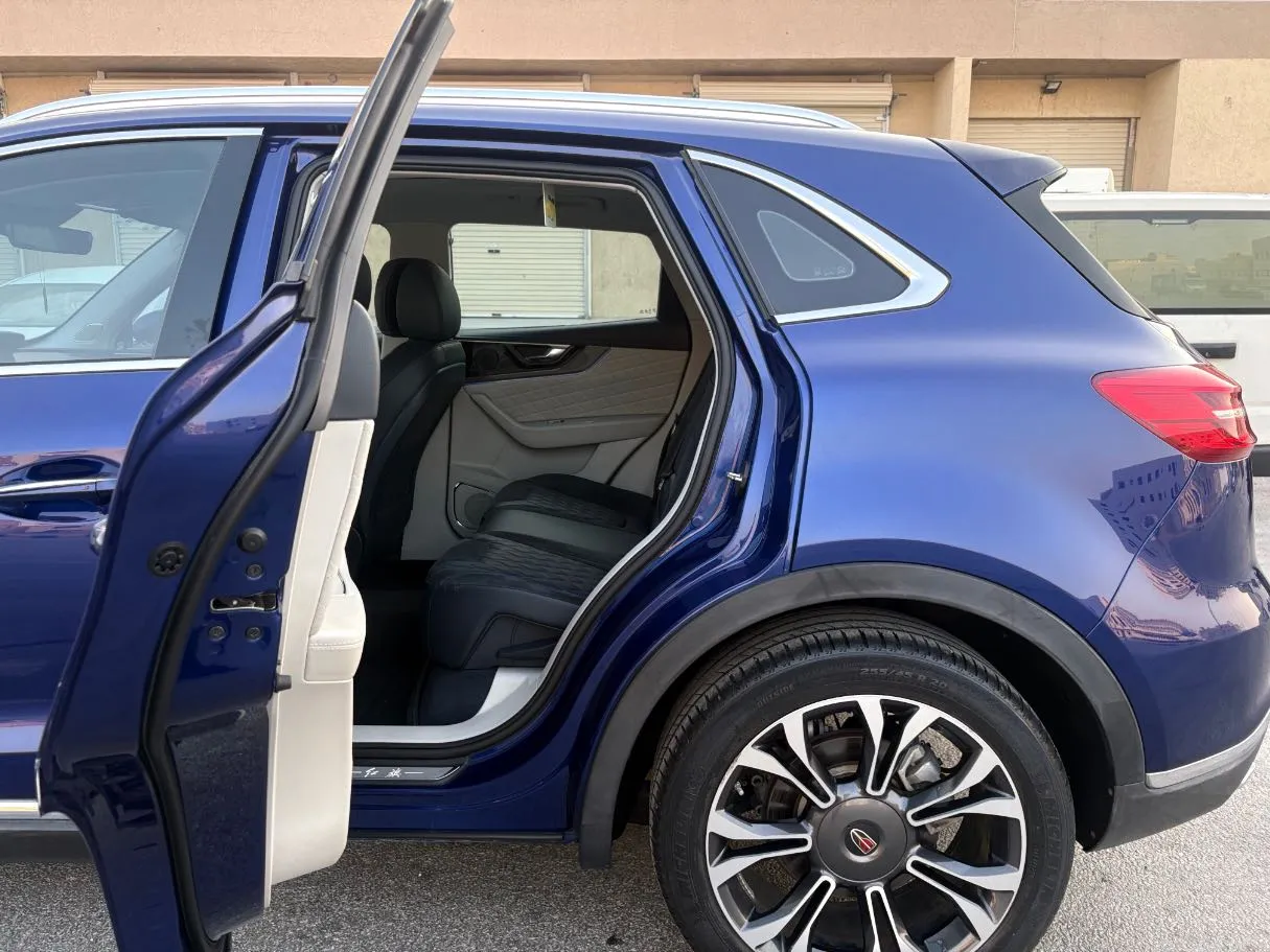 Car image 14