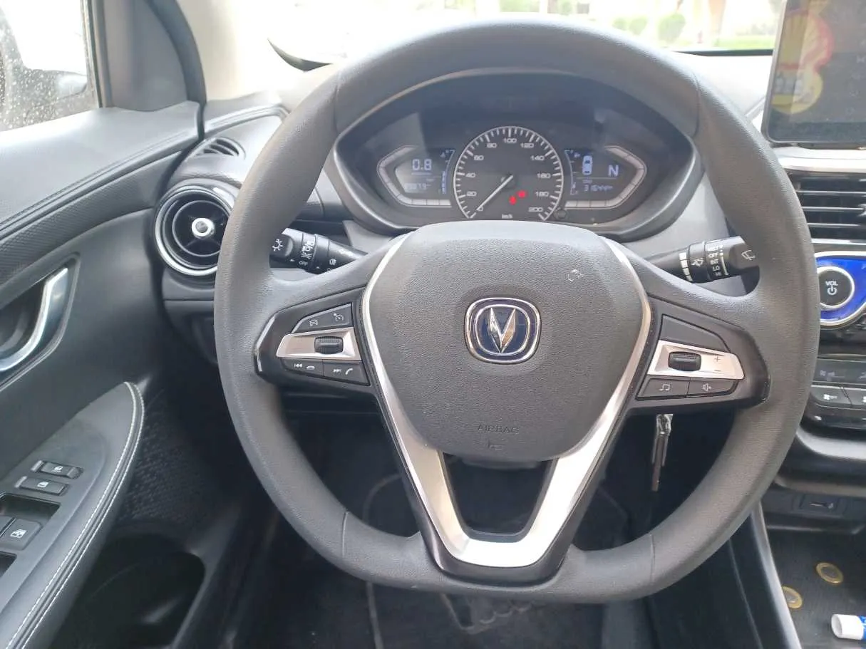 Car image 16