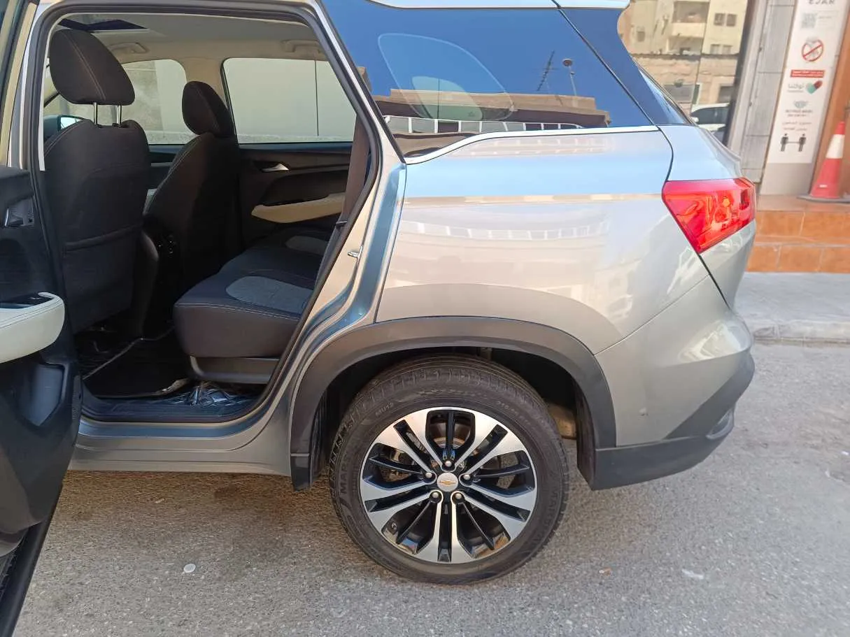 Car image 15