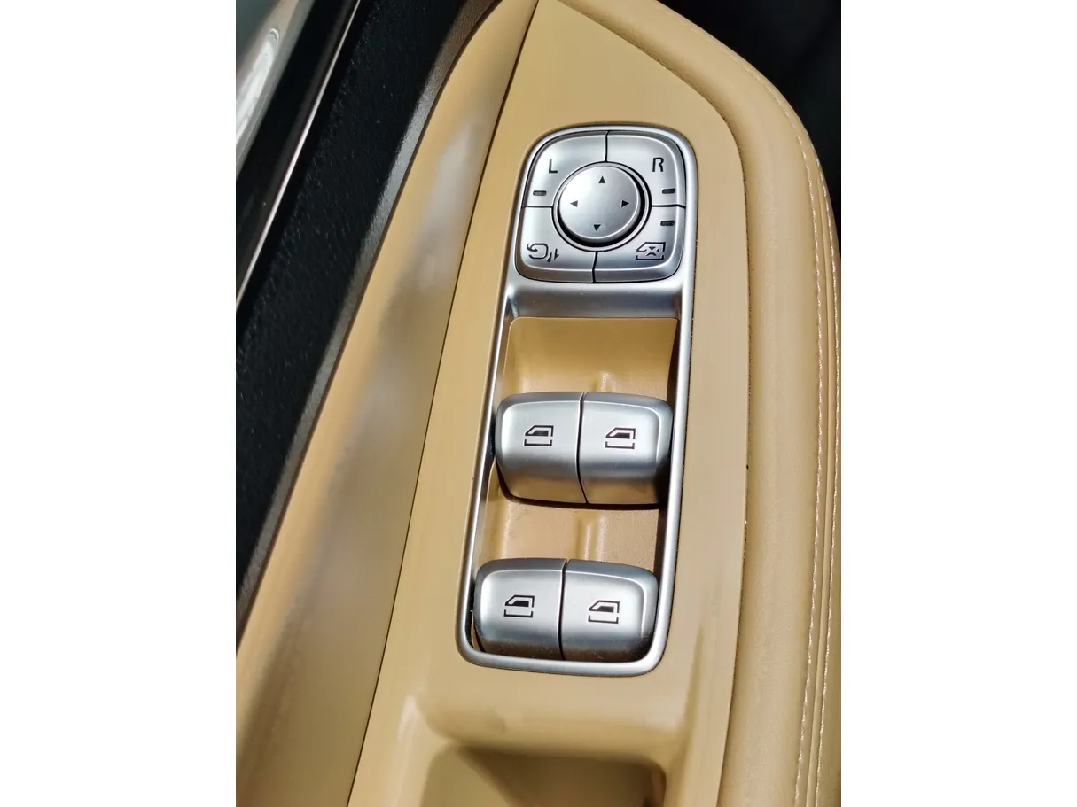 Car image 29