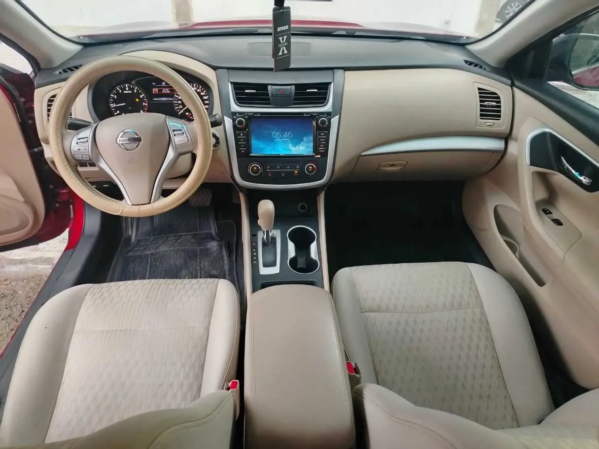 Car image 19