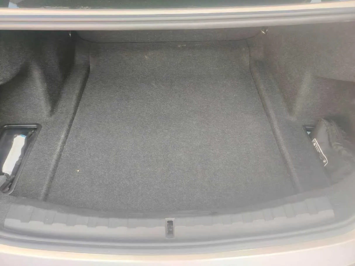 Car image 28