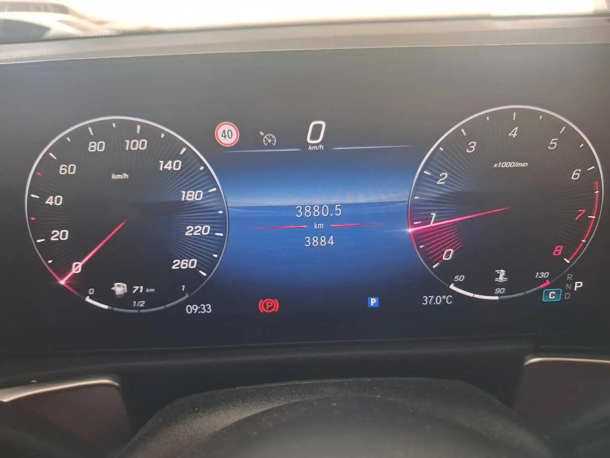 Car image 19