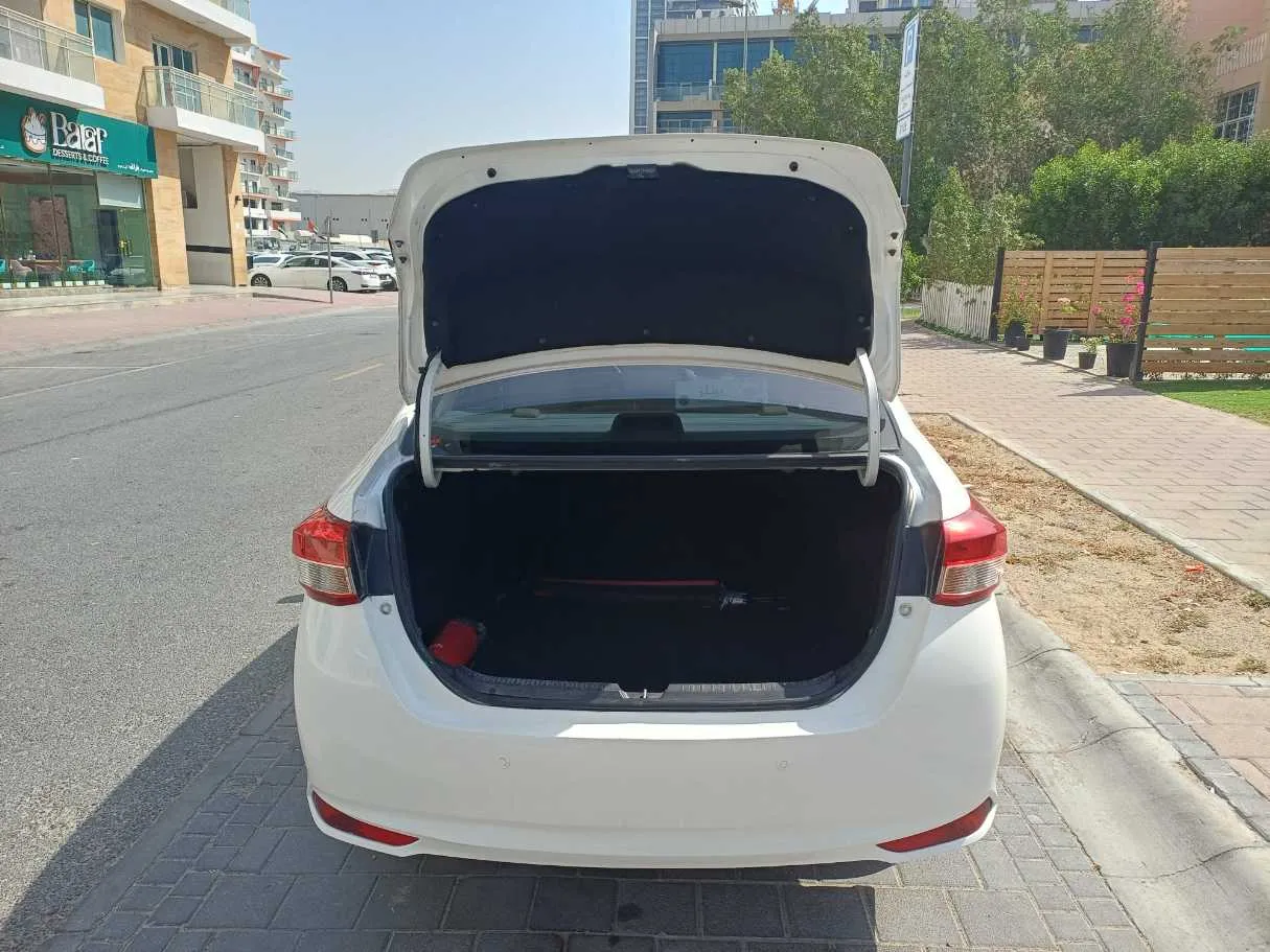 Car image 19