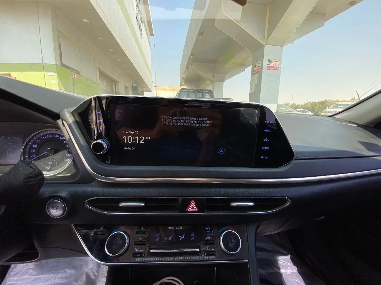 Car image 17