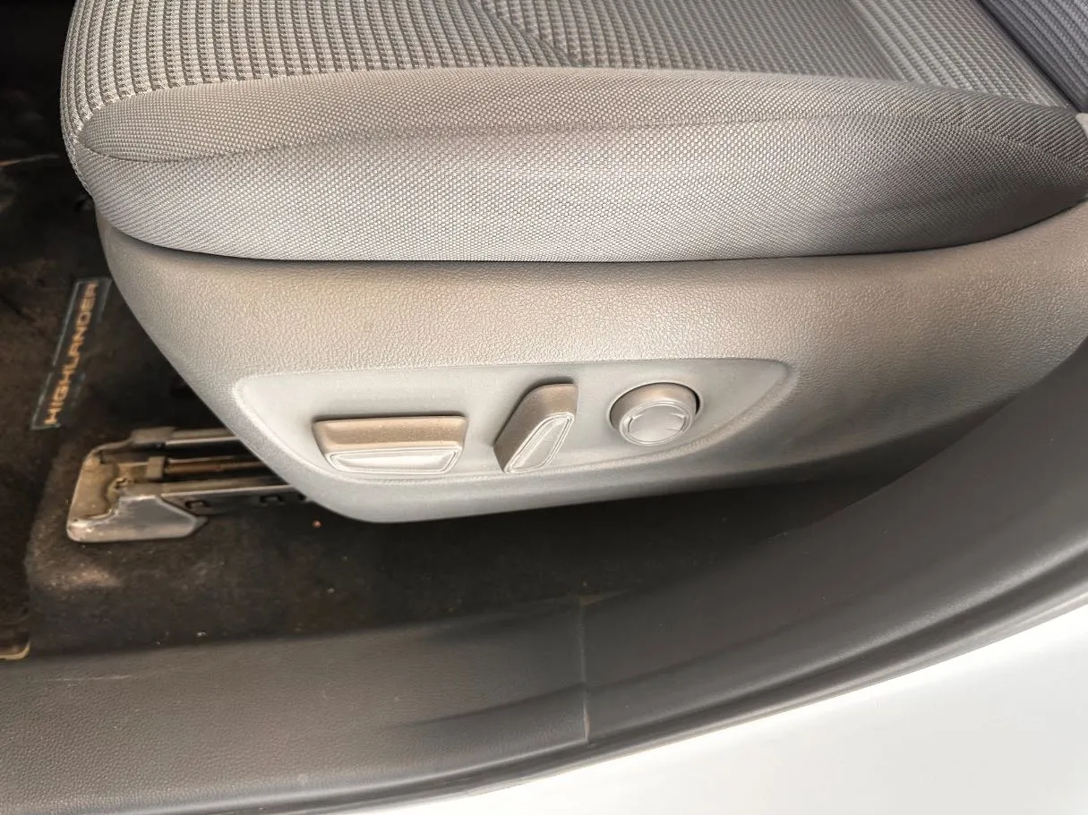 Car image 29
